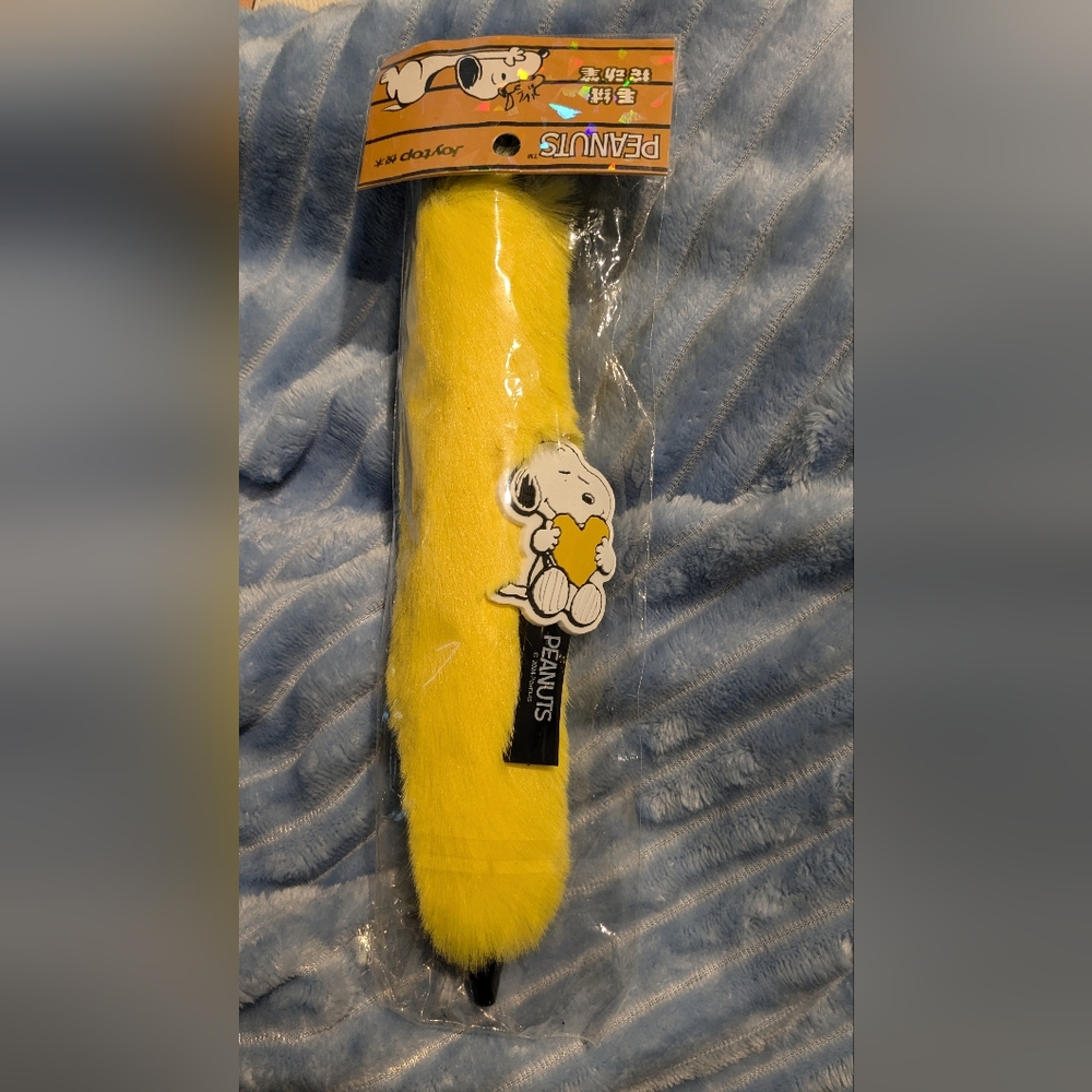 Ultimate furry Snoopy pen 12"